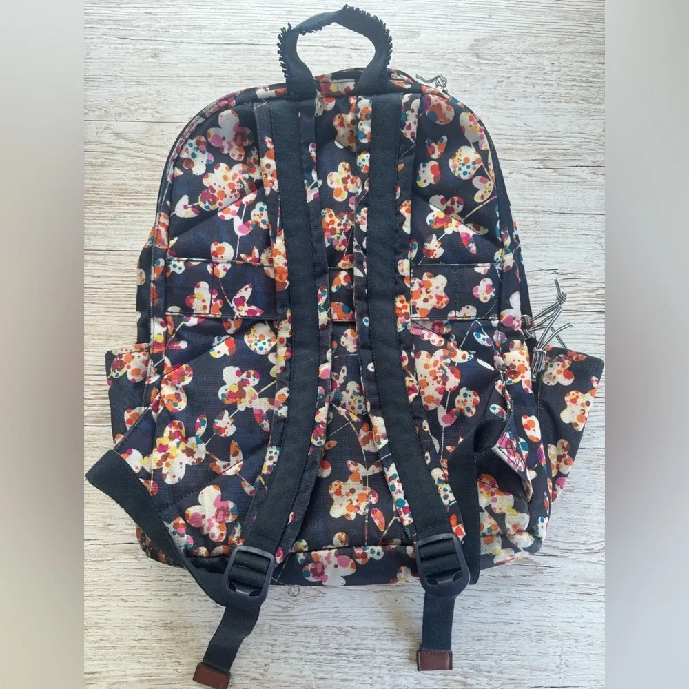 Vera Bradley *RETIRED PATTERN* Cut Vines Lighten Up Grand Backpack Floral Navy